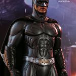 322P PRE-ORDER BATMAN FOREVER BATMAN (SONAR SUIT) 1’6TH SCALE MMS593 HOT TOYS (7)