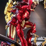 P526 IRON MAN 2 IRON MAN MARK IV WITH SUIT-UP GANTRY 1’4TH SCALE QS021 HOT TOYS [PRE-ORDER] (1)