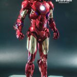 P526 IRON MAN 2 IRON MAN MARK IV WITH SUIT-UP GANTRY 1’4TH SCALE QS021 HOT TOYS [PRE-ORDER] (3)